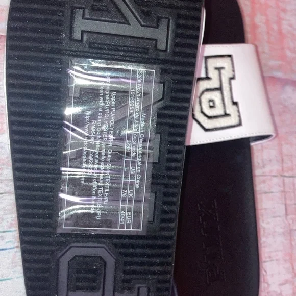 VS PINK- Slides, Sz: Lrg, Blk sole w/ Wht Strap & Blk&Wht Fabric Logo 'P', NWT - Picture 3 of 3